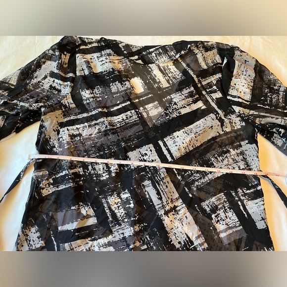 A.n.a. Women’s Long Sleeve Black & Gray Abstract Print Blouse, Size M, EUC - Picture 5 of 6